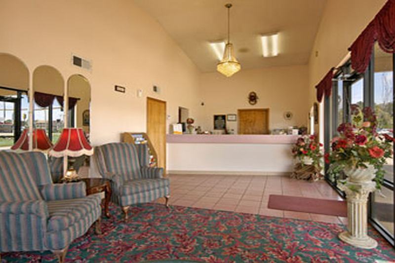 Super 8 By Wyndham Clarksville Ar Dalaman gambar