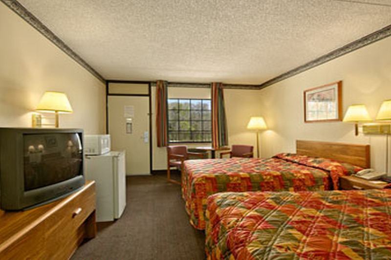 Super 8 By Wyndham Clarksville Ar Bilik gambar